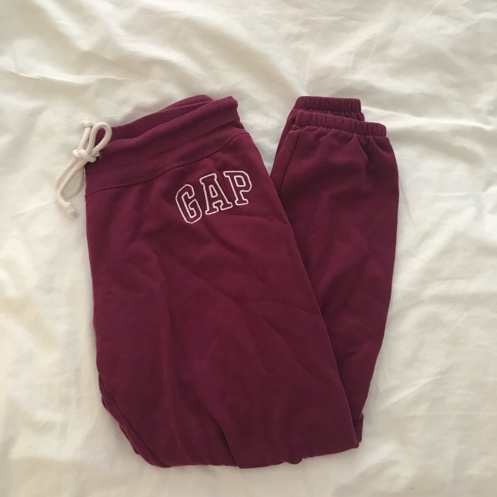 GAP maroon sweatpants